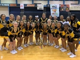 HHS Cheerleaders Receive Honors at UCA Camp