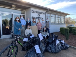 Laud. Co. Dept. of Education Donates to Carl Perkins Angel Tree